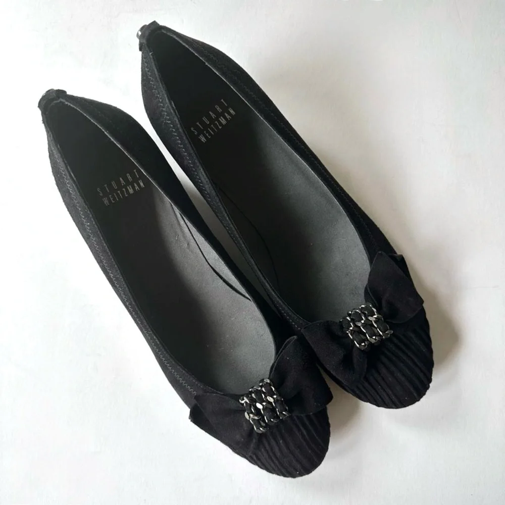 NWOB Stuart Weitzman ‘Pleats’ Chain Bow Wedges in Black Suede Size 8 - Picture 2 of 10